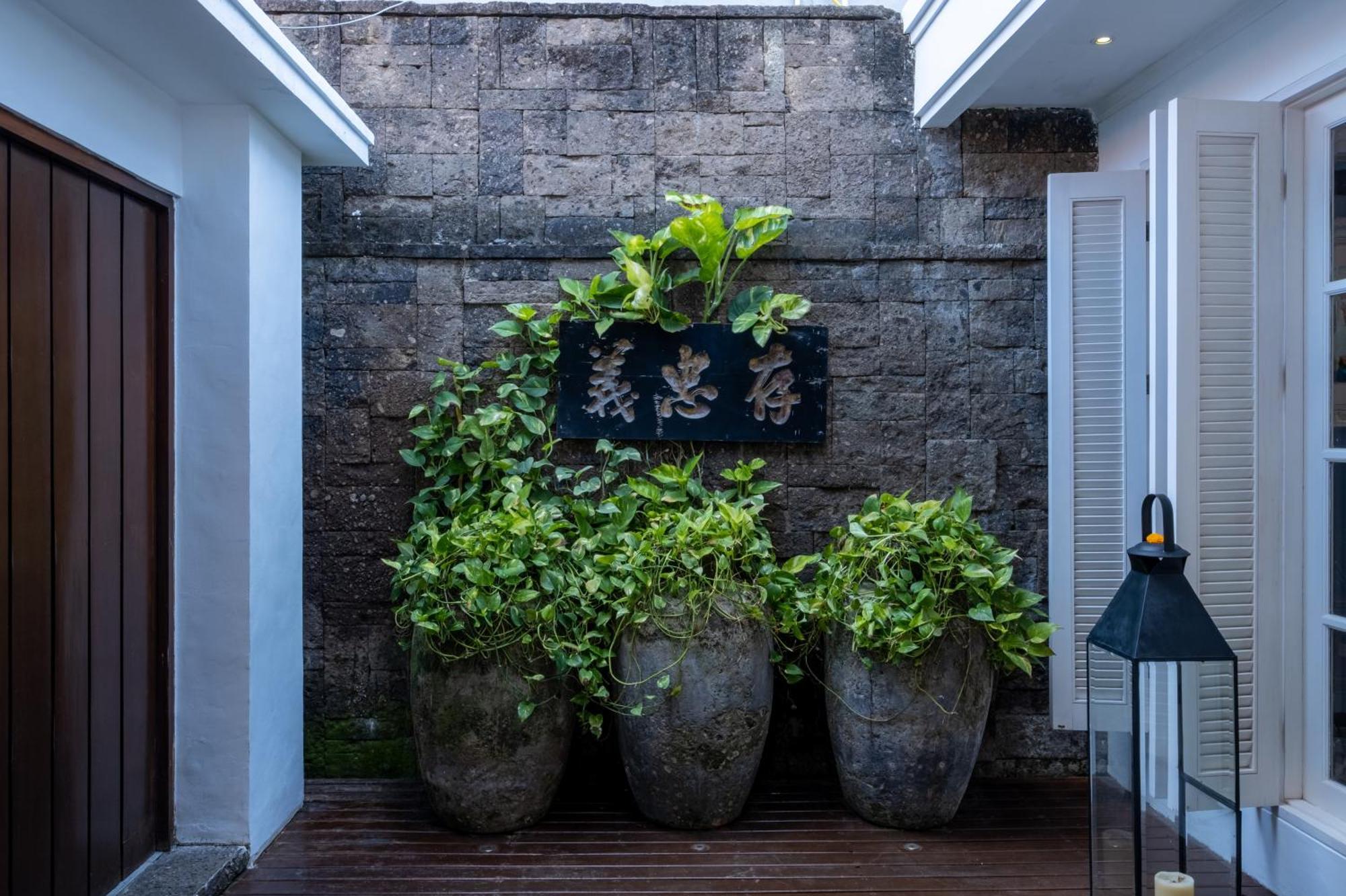 Mosan House - Unique Art-Filled Gem In Perfect Location A Short Walk From The Beach Or Seminyak Square Including Ac Office For Remote Working Luaran gambar